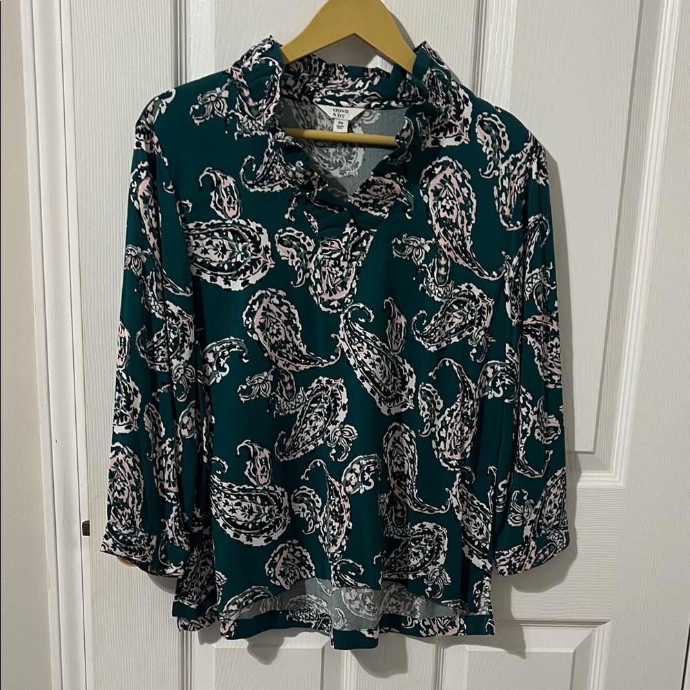 crown & ivy V Neck Paisley Top Petite Small
